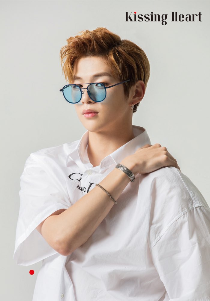 KSHT_official's tweet photo. Kissing Heart X Kang Daniel
　
2019 Kissing Heart Preview
Drawing #C4_BLUE
　
#키싱하트 #강다니엘 #선글라스 #아이웨어 #드로잉 #KissingHeart #Kangdaniel #Sunglasses #Eyewear #Drawing https://t.co/fy8b4r678K