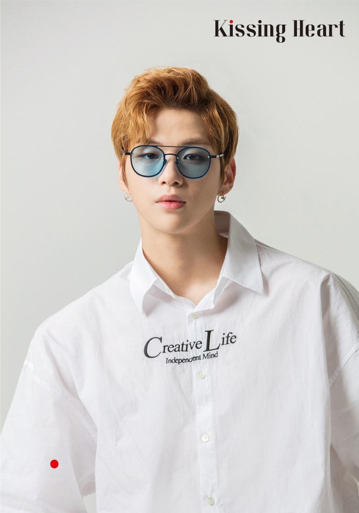 KSHT_official's tweet photo. Kissing Heart X Kang Daniel
　
2019 Kissing Heart Preview
Drawing #C4_BLUE
　
#키싱하트 #강다니엘 #선글라스 #아이웨어 #드로잉 #KissingHeart #Kangdaniel #Sunglasses #Eyewear #Drawing https://t.co/fy8b4r678K