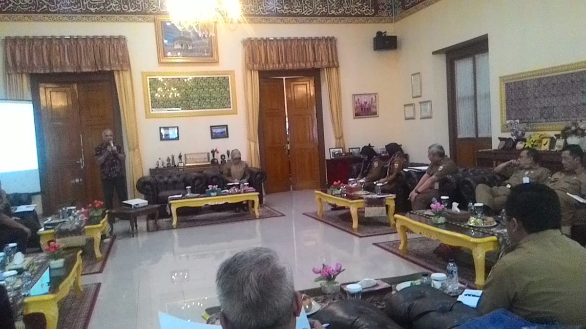 bappeda_pdg's tweet photo. Rapat Perizinan Usaha Bidang Migas Pembangunan LPG Storage dan Fasilitas Distribusinya di Desa Margagiri Kec.Pagelaran oleh PT.Idris Persada Resources,
Gedung Garuda (06/8) @Kurniahutama @GJantoro @humaspandeglang #bappeda #pandeglang #eplapbappeda #agustus https://t.co/ARjENHI2Rn