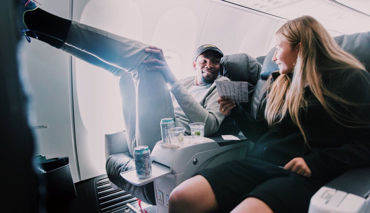 coachsphillips's tweet photo. Love this pic!!! @aniamcn giving @KDTrey5 a thank you card on behalf of @SanJoseCagers for #Flight35. Pic compliments of: https://t.co/YO7DxZXLo7 https://t.co/4Gfz1iKqfB