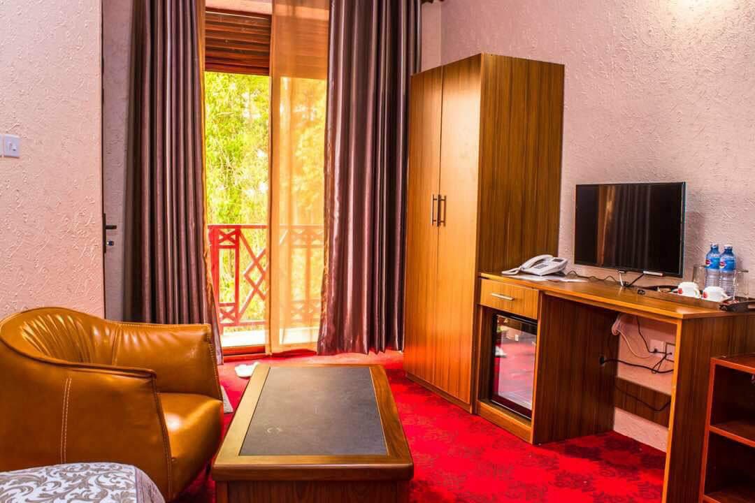 swing_motel's tweet photo. #swinginnmotel....Executive room...spend a night in our rooms at affordable rates.... https://t.co/pTN8DF97Ni