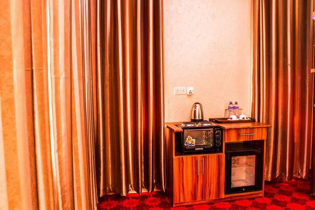 swing_motel's tweet photo. #swinginnmotel....Executive room...spend a night in our rooms at affordable rates.... https://t.co/pTN8DF97Ni