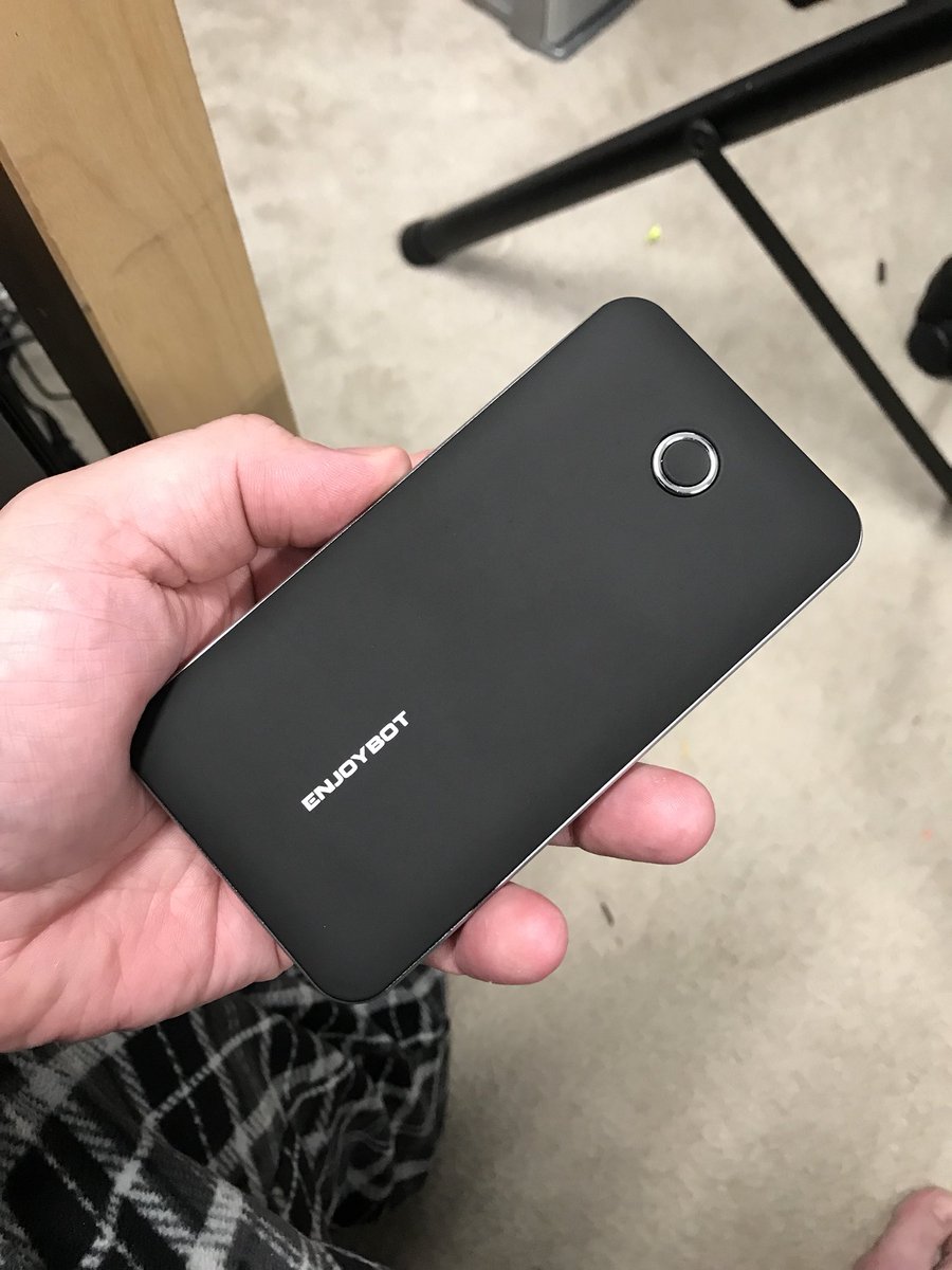 Barnacules's tweet photo. Taking 10,000mAh of Magic pixies with me tomorrow on my hike. Was going to take the 30,000mAh but want to keep weight in my pack down. #hiking #usbBattery #CheapBattery #USBCharging #iPhoneBatteryVampie https://t.co/2LQli33z2l
