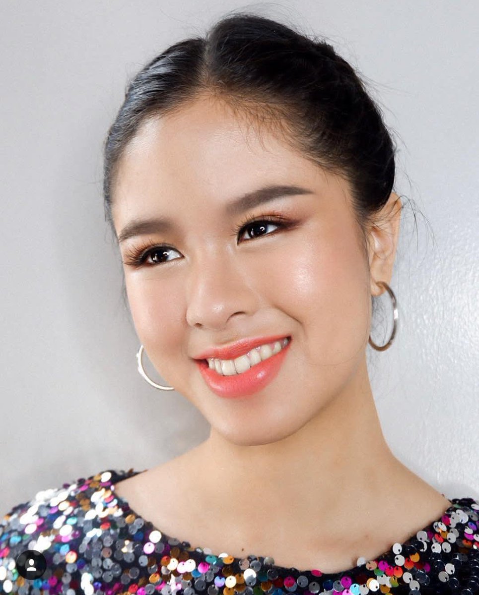 RedTums's tweet photo. You're a DIAMOND 💎💎💎 dear, they can't break you! 😉 @delavinkisses #LightsCameraMagicKISSES
#DonKiss https://t.co/qtDhBiaXLO