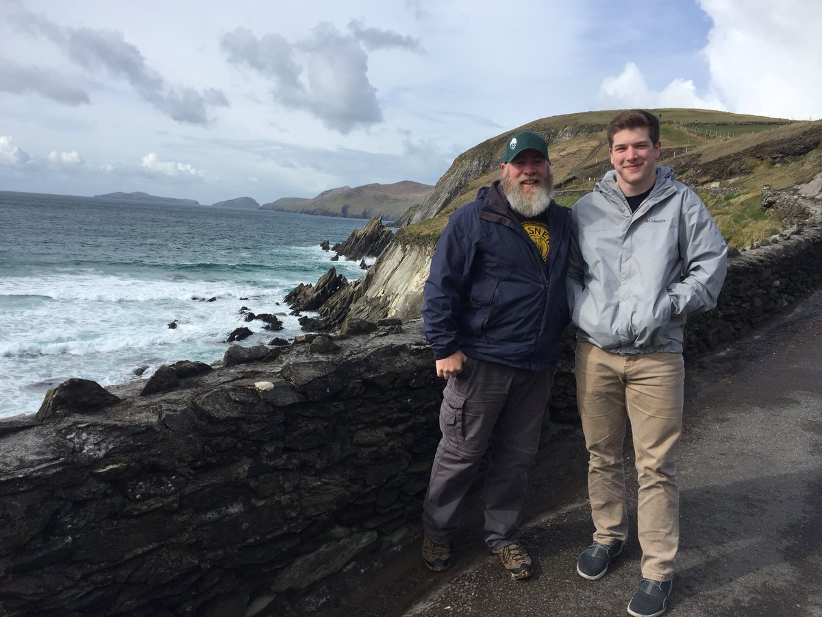 CodyCrowley4's tweet photo. Throwback to that time I saw Santa on his vacation south  #PapaPete https://t.co/Y7dUo29wZi