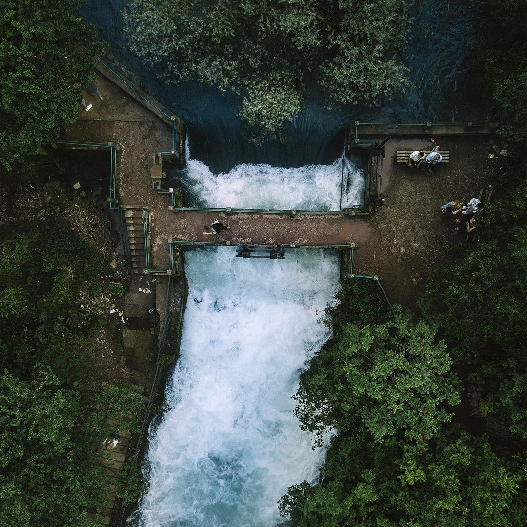 KosovoHolidays's tweet photo. #Radavc in #Kosovo is a popular spot for tourists and locals. Here
you get surrounded by mountains and along with the turquoise water of the #Waterfall, the river and Sleeping Beauty #Cave😍
📸besbujupi/ig https://t.co/OfNiwkG9PP