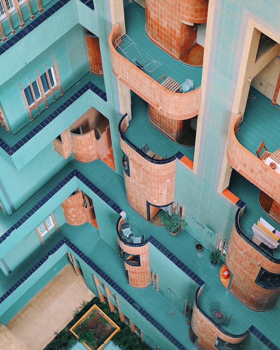 weandthecolor's tweet image. Balconies in Barcelona captured by Mandy Sham: instagram.com/p/BmIHOxLHUqC/