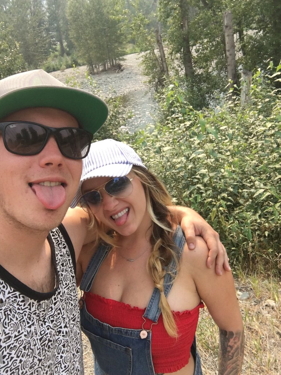 tylerweeksca's tweet photo. We’ve been having fun on #vacation
Stayed on the river in a cabin 🦆🌊 https://t.co/CWSN5GuwMB