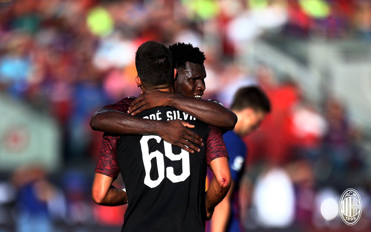 milanobsession's tweet photo. ICYMI: AC Milan 1, Barcelona 0 Summer of 69
https://t.co/9Ef6370Pq5
#Milan #ICC2018 #DevilsInUSA 🇺🇸🌴😎❤️🖤 #SilvaSavesTheDay https://t.co/AjMsHm0Jfu