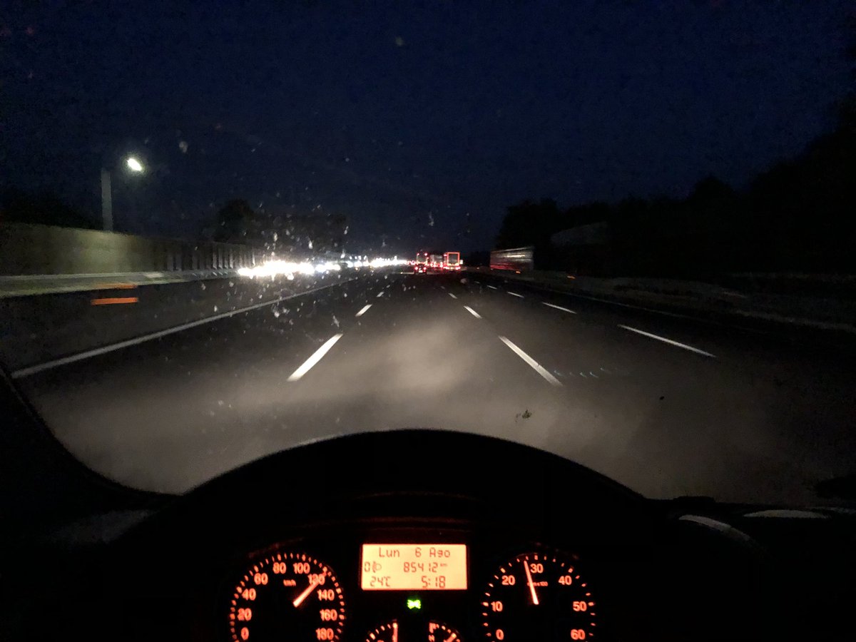 Massi__121's tweet image. 5:00am si parte... 🚐💨 Bologna➡️Milano 🚐💨 #WorkInProgress #FiammeOro #SempreInViaggio #NonSiMollaMai #Passion #Style #Fashion