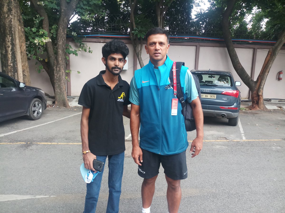 SriramDravid519's tweet photo. Finally i meet my #loRD #RahulDravid anna ππππ awsm movement in my life ..
#LifeTimeAchivement
#NoWThe Sriram R + Dravid = Sriram R Dravid hence prvd...
Tnq for @rdfa_blore for this ....
Spl tnx #Prabhu anna #Anand Anna πππππ https://t.co/t8t8MsKsY8