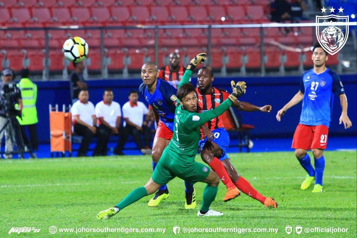 DuniaSukan's tweet photo. Debut Bertuah MIFA!
MISC MIFA langkah kanan dalam perlawanan pembukaan kempen Piala Malaysia apabila menewaskan juara bertahan JDT 2-1 di Larkin semalam.
Tahniah MIFA!
📷 @OfficialJohor
#PialaMalaysia
#JDT
#MISCMIFA https://t.co/MZdVcc8DbP