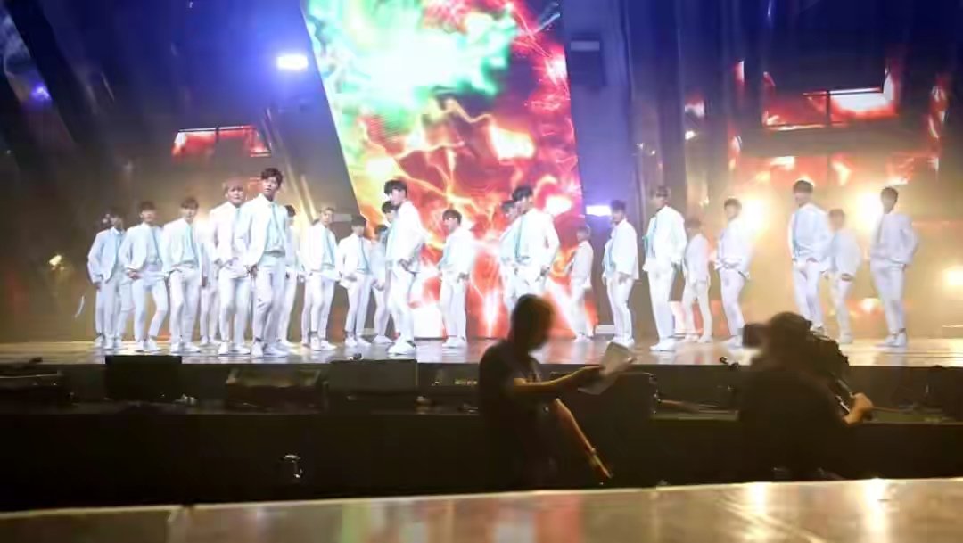 in24our's tweet photo. Part6
You know what choreo is it, right??
Cr. Naver
#소년24 #BOYS24 #아워 #HOUR #UNITBLUE #UNITWHITE #UNITPURPLE #UNITSKY #UNITRED #UNITGREEN #UNITYELLOW #UNITBLACK https://t.co/OZpFLfzR5u