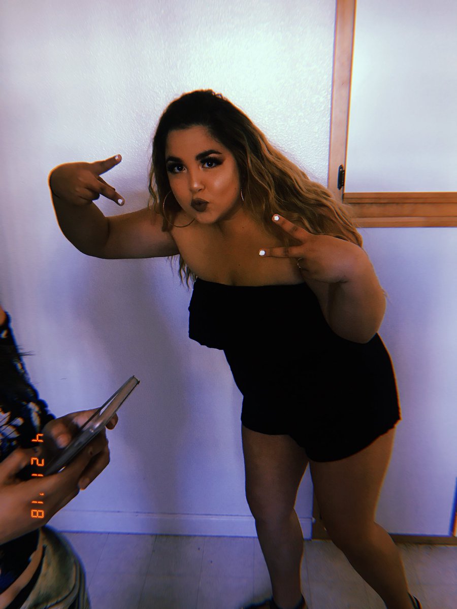 not_ur_avg_gal's tweet photo. Before the night ends, just wanted to say a BIG HAPPY BIRTHDAY once again to one of the greatest motivators I know. Love you to Mars and back 💘🎂🤪🎉🍾 #twerkmaster https://t.co/Ft51yf0Y6j