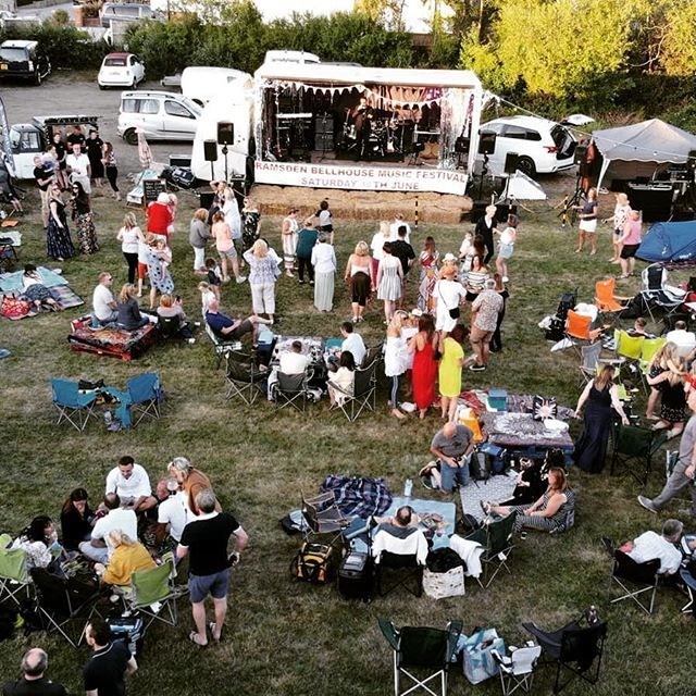 fluideventsco's tweet photo. Festivals festivals festivals, we love them. And it turns out they love us too. From the big events to the local village green gathering's - people always gravitate to Flo (or is it her chilled prosecco, beer and cocktails 😋) #fluidfun #festivals #vi… https://t.co/RV8DpSKppf https://t.co/Acl6iUnIat