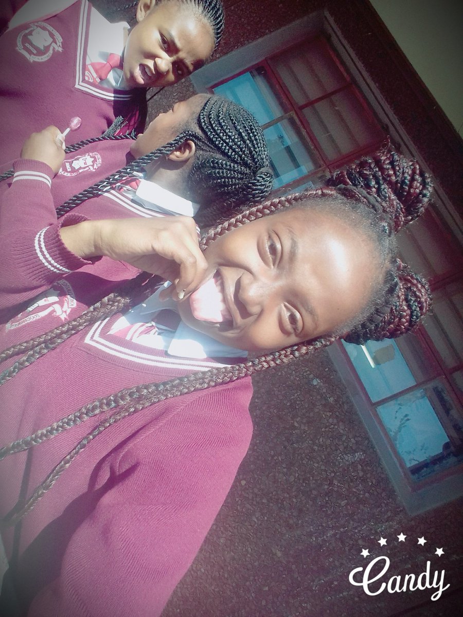 ClanKomane's tweet photo. Mara bamosha the pic ingathi bayalwa mara bayaxoxa amantombazana mara😉😂😂😂😂😂😀 https://t.co/5IWf4Vyyoj