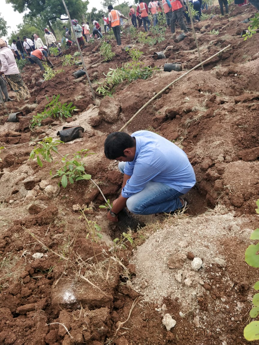vcanmakechange's tweet photo. Harithaharam.
Attended GHMC internship for Haritha Haram.
At Central Research Institute for Dryland Agriculture
#GHMC #HarithaHaram #ship2018 #savetrees #WCMC #wecanmakeachange #greenchallenge #plant #NGO #tree #internship https://t.co/cwylBK5XfH