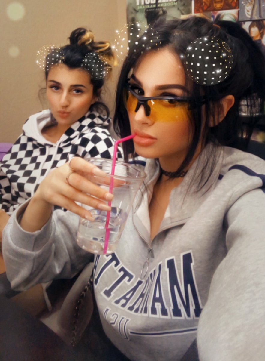 sssniperwolf's tweet photo. Hiya https://t.co/FxsD1Q2dw3