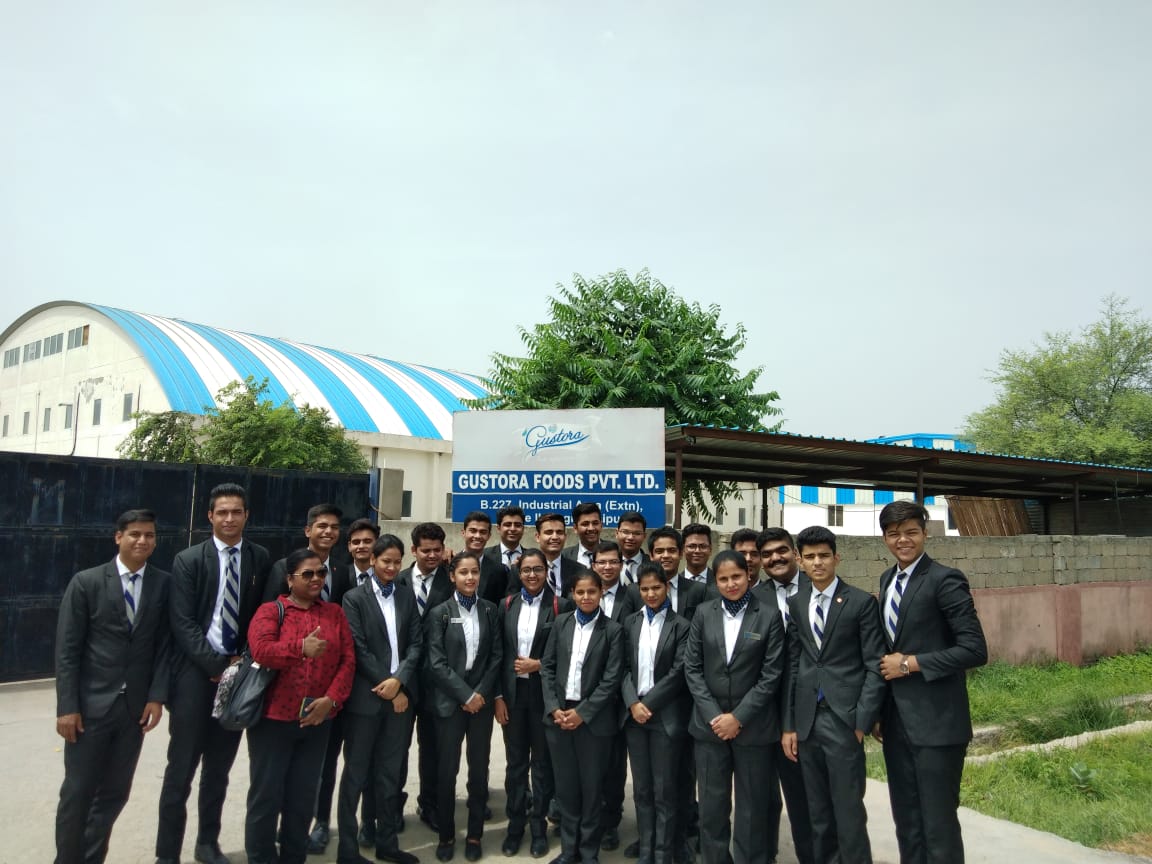 Vaibhav_IIHMJpr's tweet photo. #Educational _Visit to @gustorafoods Pvt Ltd. Jaipur to know about pasta manufacturing
@ajitfnb @subornobose @AADirIIHMDELHI @IIHMHOTELSCHOOL @chefrathoreiihm @reetasharma19 https://t.co/Fs1gYakaCy
