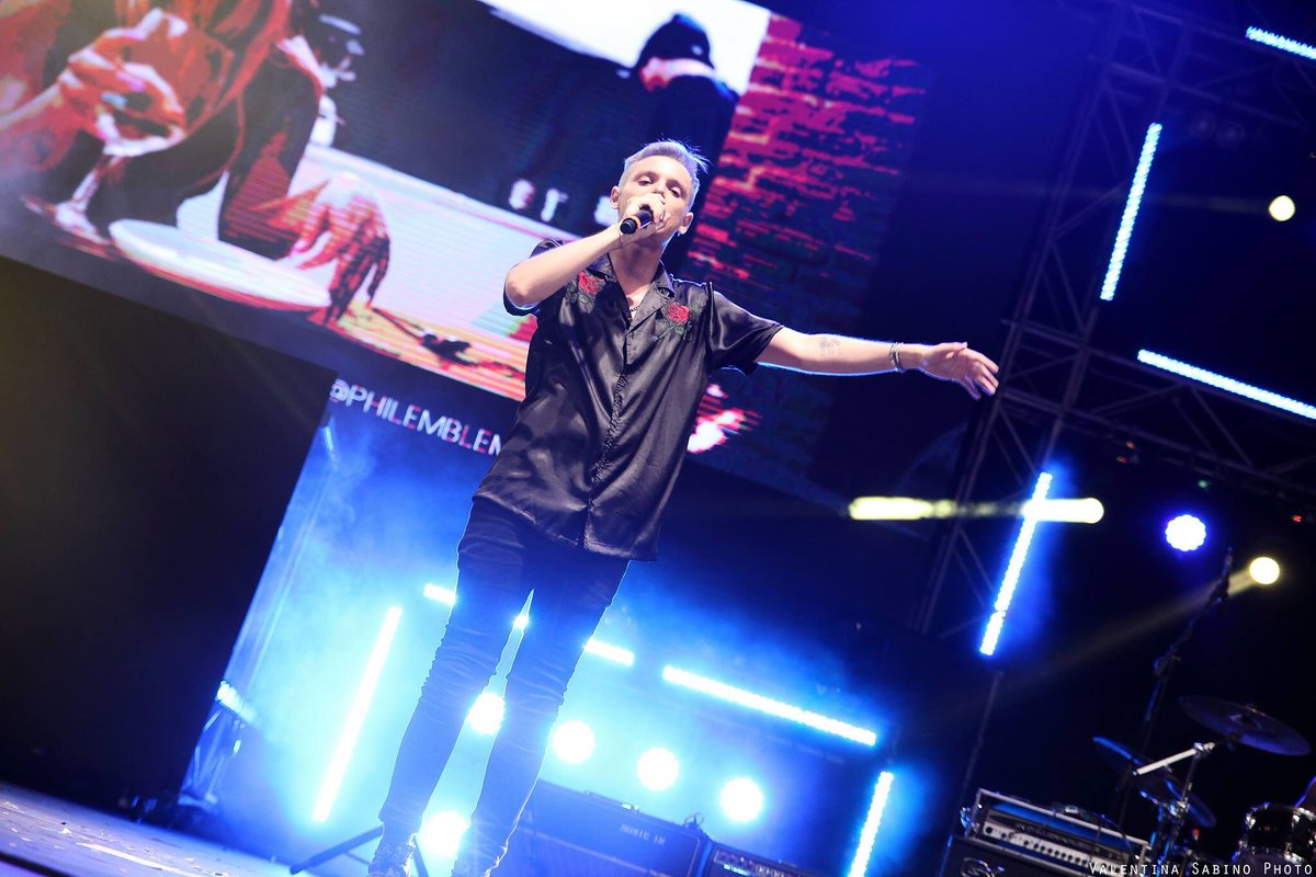 marcoemblema's tweet photo. Pura magia. #DeejayOnStage https://t.co/BFeQzqJ65u