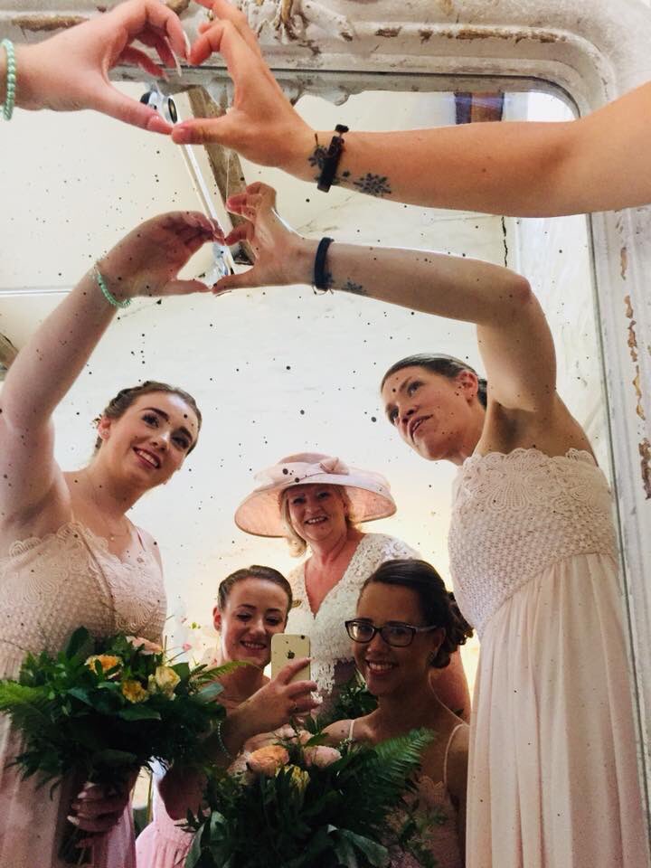 SherryMrsG's tweet image. Wow what an amazing week celebrating our daughter Siana and Tim’s wedding @bashallbarn @CreativeCameraP #foxglovebrides #makemydaycelebrations 😍🥂