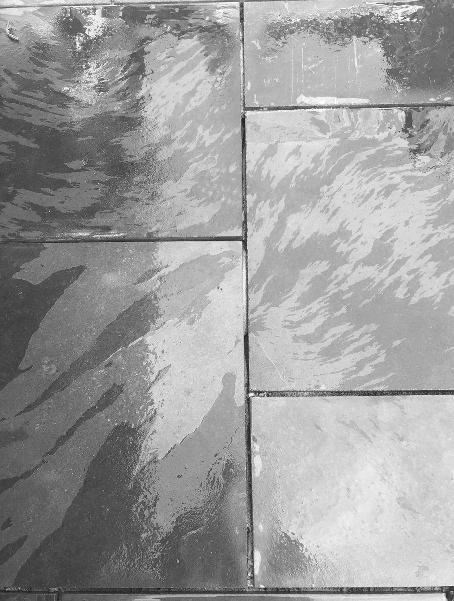 Absolutely love the colours and stripes in the Brazilian slate supplied by @PavingDirect. There being laid in a small Victorian courtyard and the client is over the moon with the product #landscaping #slate #flags #summer