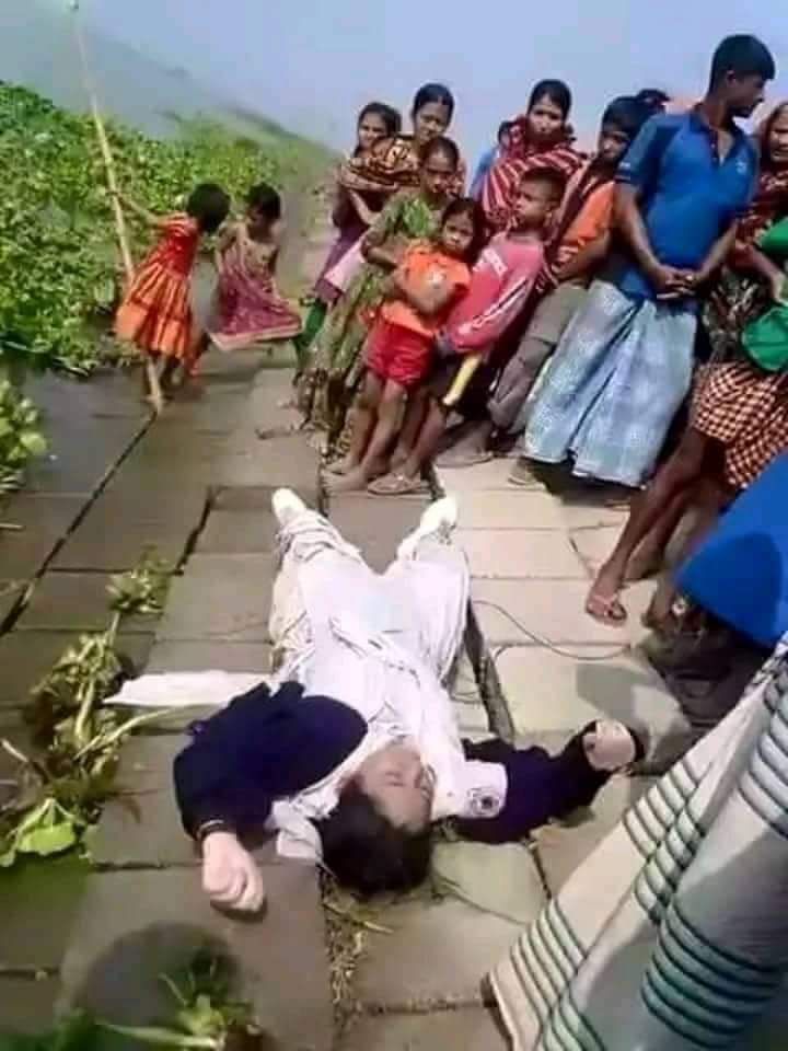 BIDSTAJ's tweet photo. #Bangladesh
invalid  #Awamilig Govt. killing students &amp; rap girls and through them river &amp; dustbin........ https://t.co/BGzlrjUcPH