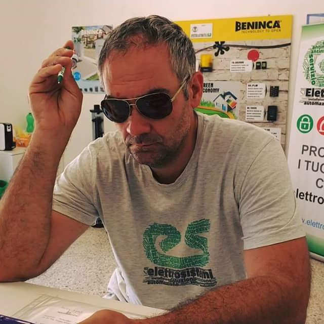 ESBlogLazio's tweet photo. Buon inizio settimana con l'installatore Partner Elettrosistemi SRL più fico che c'è: MANLIO! 😎

#InstallatoriIPE https://t.co/fRdqPScRx9