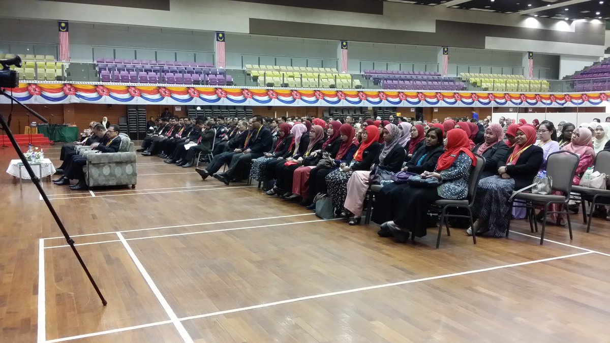 ikram1august's tweet photo. Jutaan terima kasih kepada Dato' Sri KPKR kerana merasmikan Mesyuarat Jurutera Awam 2018 dengan tema "Memperkasakan Jurutera Awam Ke Arah IR 4.0" yg berlangsung di ILKKM, Ulu Kinta, Perak Darul Ridzuan
@RoslanMdTaha
@tkpinfra 
@arkamaluddin 
@Zulakmal8 
@Ahameed3
@JKRMalaysia https://t.co/bdKIQttlFL