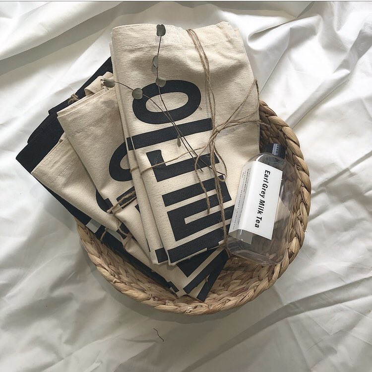 andynextjapan1's tweet photo. ーーーーーーーーーーーーーーーーーーーーーーーーーーーーーーー

have a good day bag
price 2980yen
color ivory black

店頭、BASEで販売しております。
BASE ▶︎ https://anj1.thebase

ーーーーーーーーーーーーーーーーーーーーーーーーーーーーーーーー

#韓国ファッション #韓国好きな人RT https://t.co/Lkp4hK8xMw
