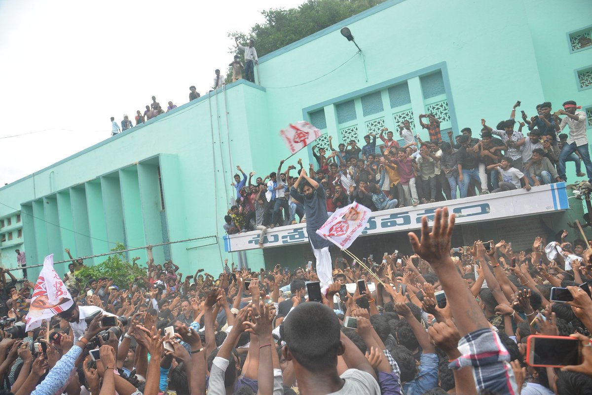 JanaSenaParty's tweet photo. JanaSena Chief @PawanKalyan visit to Government hospital, Kurnool

Full album : https://t.co/rTmcsdNXTv https://t.co/I8Vs1TGZ5q