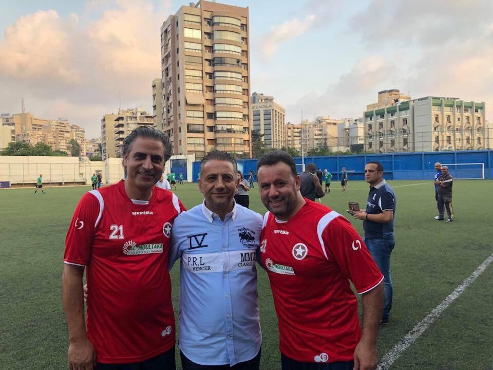 LyceeAdonis1's tweet photo. بمناسبة عيد الجيش اللبناني في ١ آب ٢��١٨ وبرعاية الليسيه أدونيس وبحضور ممثل قائد الجيش العماد جوزف عون  تم لقاء ودي على ملعب الصفا بين فريقي الأنصار والنجمة وخلاله تسلمت الليسيه أدونيس درع مهرجان الجيش سياج الوطن ممثلة بالأستاذ أكرم ضاهر. https://t.co/RpghTNnIb4