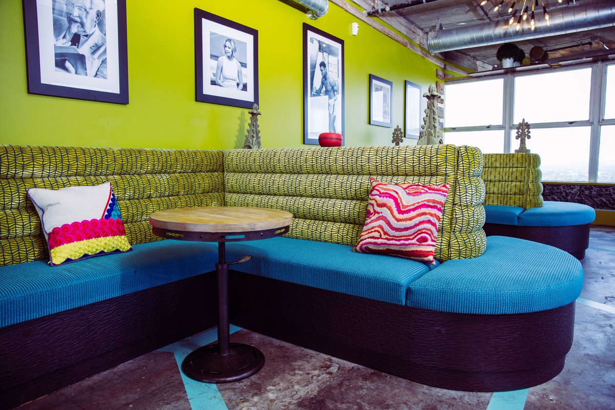 OrangeChairCstm's tweet image. Colorful in Louisville! Tower City Club is hip and happening! #800towercityclub #coolseating #commercialseating