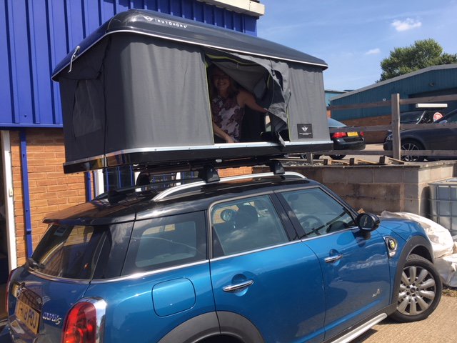 wrsharon1's tweet photo. Kev and Linda preparing for their world tour

#bosseswithasenseofhumour #dontworrywewillholdthefort https://t.co/X2lQcEj35b