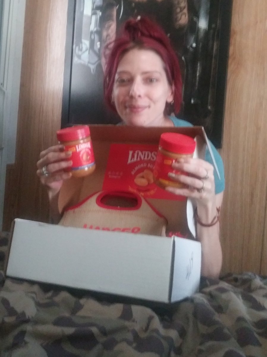 JosephLeary6's tweet photo. Loving my kit and getting ready to have my mom's over for Lindsay almond butter meeting @MomsMeet @lindsayolives #MomsMeet #spreadon https://t.co/s2Eqr8cQlU