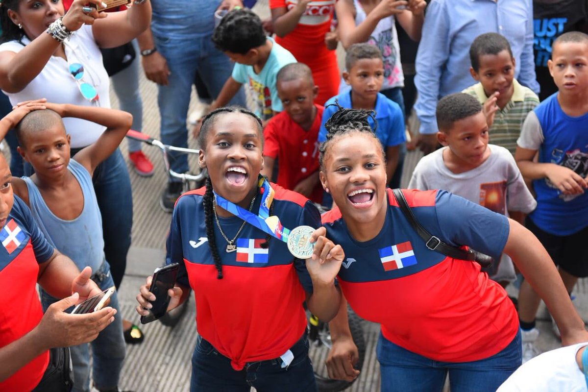 miderec_rd's tweet photo. República Dominicana 🇩🇴 demostró que brilla en cualquier escenario deportivo y lo demostramos con creces 💪🏼.
10 millones de dominicanos se hicieron sentir, representados por una delegación de atletas que nos otorgó 107 medallas.
#TeamDom2018 #OrgulloDominicano https://t.co/ObeCK3dn3U