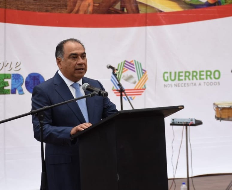 PikoSarinana's tweet photo. EXTRA: 

Rechaza gobernador @HectorAstudillo aumento al transporte público en Chilpancingo; se anunció sin autorización. Habrá cambios en la Dirección de Transportes, advierte en entrevista en Radio Capital Máxima. https://t.co/uTULrpAg5p