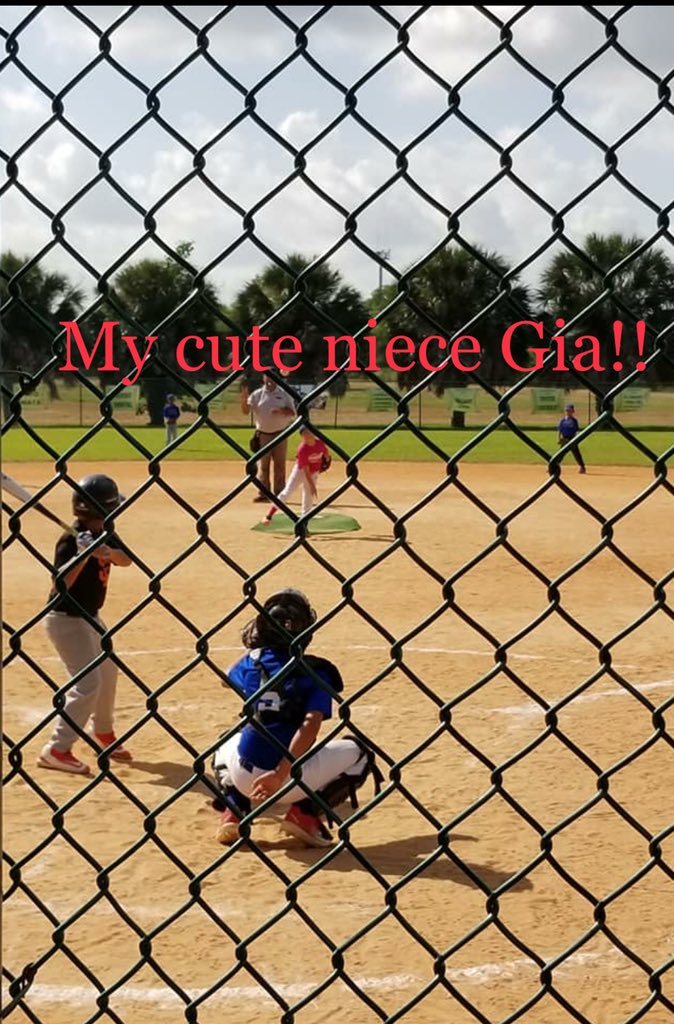 Mayra094's tweet photo. #Lobosummerselfie #watchingbaseball #staycationselfie https://t.co/tMzMraysdB