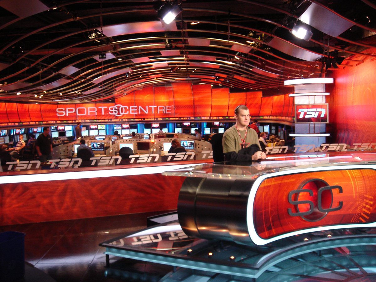 PerformanceSolu's tweet photo. This was SUCH a cool project for #TSN. We #customfabricated the #floor, #TSNTVtowers #glassseparator and installed the #tickers around the exterior of the room. #PerformanceSolutions #DesignDevelopDeliver #CustomFabrication #GlassandSteelStructures #SetDesign #SetConstruction https://t.co/m1MtxhTVP8