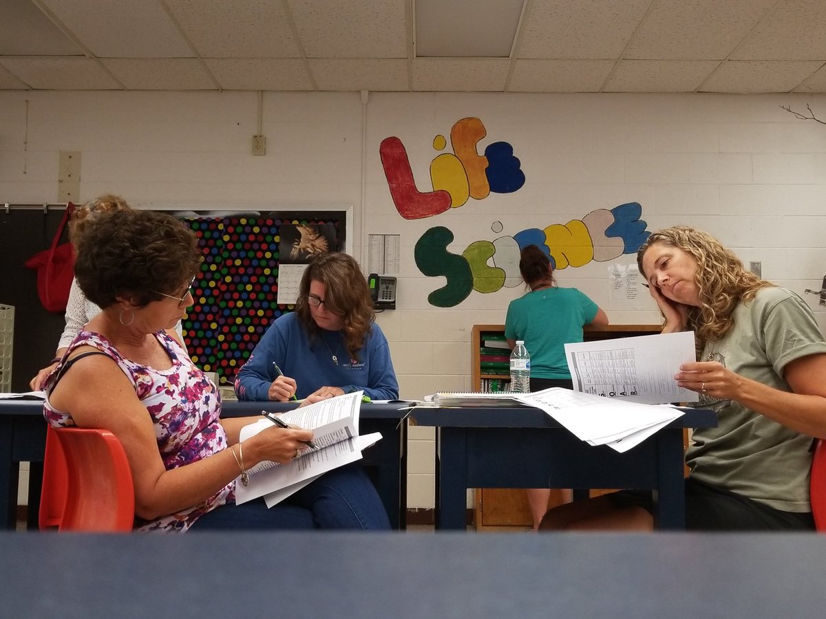 AxleyTim's tweet photo. 7th grade advisory team hard at work.@HVMSConnect https://t.co/f9FnsCIrfE