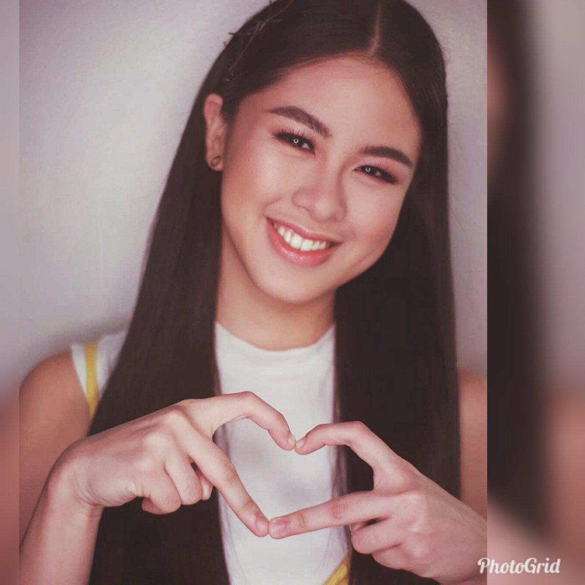 santosaiana1's tweet photo. A beauty queen even without a crown ❤
I love @delavinkisses not just because of being pretty, but because of being genuine, sweet, kind, humble, witty, brave, friendly, appreciative, caring and loving.❤
#KissesDelavin #AllStarGame2018Kisses #LightsCameraMagicKISSES #DonKiss https://t.co/WPICEwH4kq