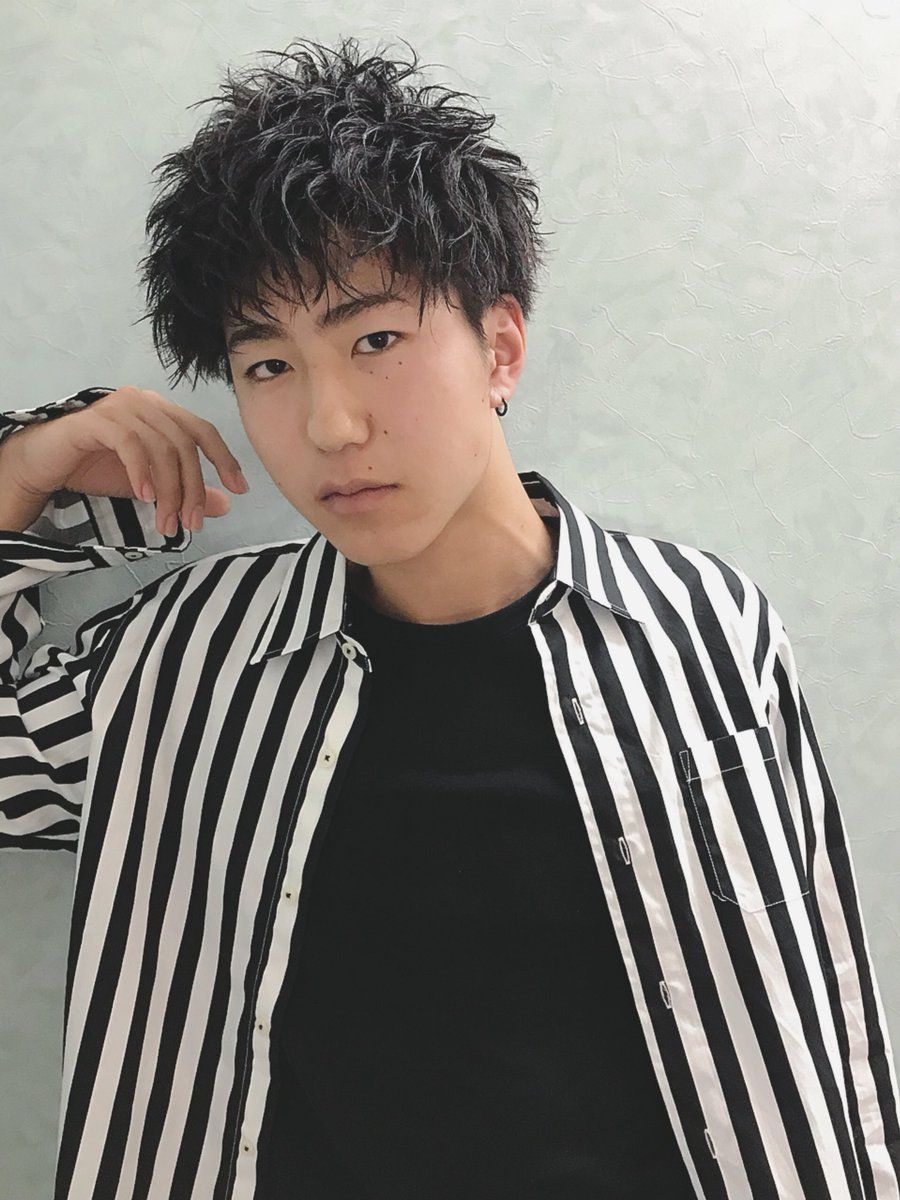 ハマカワ 夏ヘア第2弾 ゆるs字刈り上げマッシュ 甘辛なゆるいパーマ風スタイル ウェット ドライ どちらの質感も似合ってしまう 使用waxは Lipps ウェットブラストです メンズヘア メンズヘアスタイル メンズヘアスタイリング ヘア ハマカワ 夏ヘア第2弾 ゆるs字刈り上げマッシュ 甘辛なゆるいパーマ風スタイル ウェット ドライ どちらの質感も似合ってしまう 使用waxは Lipps ウェットブラストです メンズヘア メンズヘアスタイル メンズヘアスタイリング ヘア