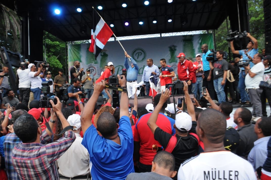 miderec_rd's tweet photo. La unión hace la fuerza y el trabajo del @COLIMDO, @CRESOrd y #Miderec con nuestros atletas rindió sus frutos.
Celebramos 107 razones con el pueblo.
¡Gracias República Dominicana 🇩🇴!
#OrgulloDominicano #TeamDom2018
#RDcreceySeDemocratiza https://t.co/P22W4m4clc