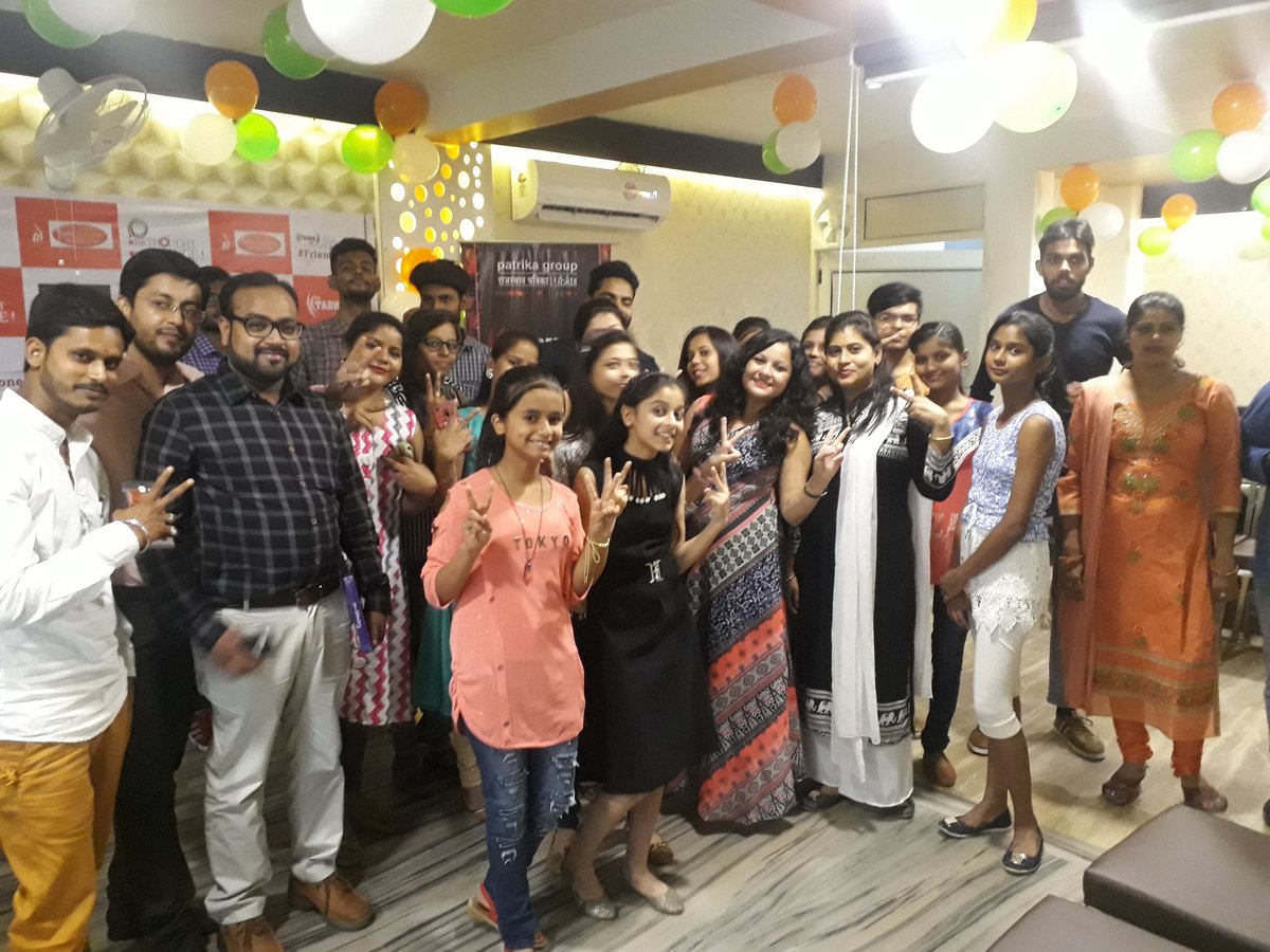 RJDivyaBhardwaj's tweet photo. F.M Tadka 91.1 celebrate friendship day ...Yaro ki yari apki or party hamari....#tadkarjdivya #FriendshipDay #friends #FMTADKA #SoundsGood https://t.co/RlMgqsW3O7