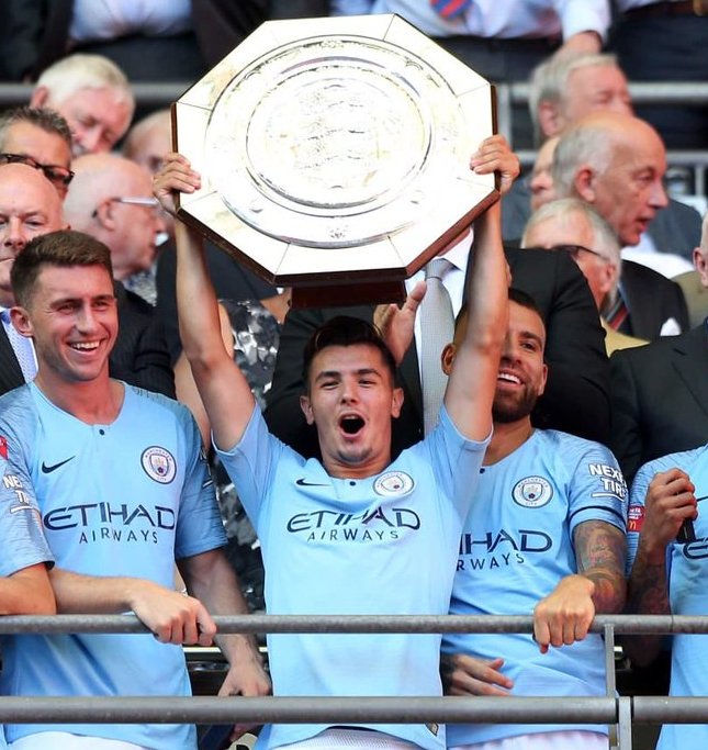 RFAF's tweet photo. 🏆 El andaluz @Brahim se ha proclamado campeón de la Community Shield con su equipo, el @ManCity ¡Enhorabuena! 👏👏

#MCFCEspañol #cfcvcity https://t.co/Vg5p0LBJDI