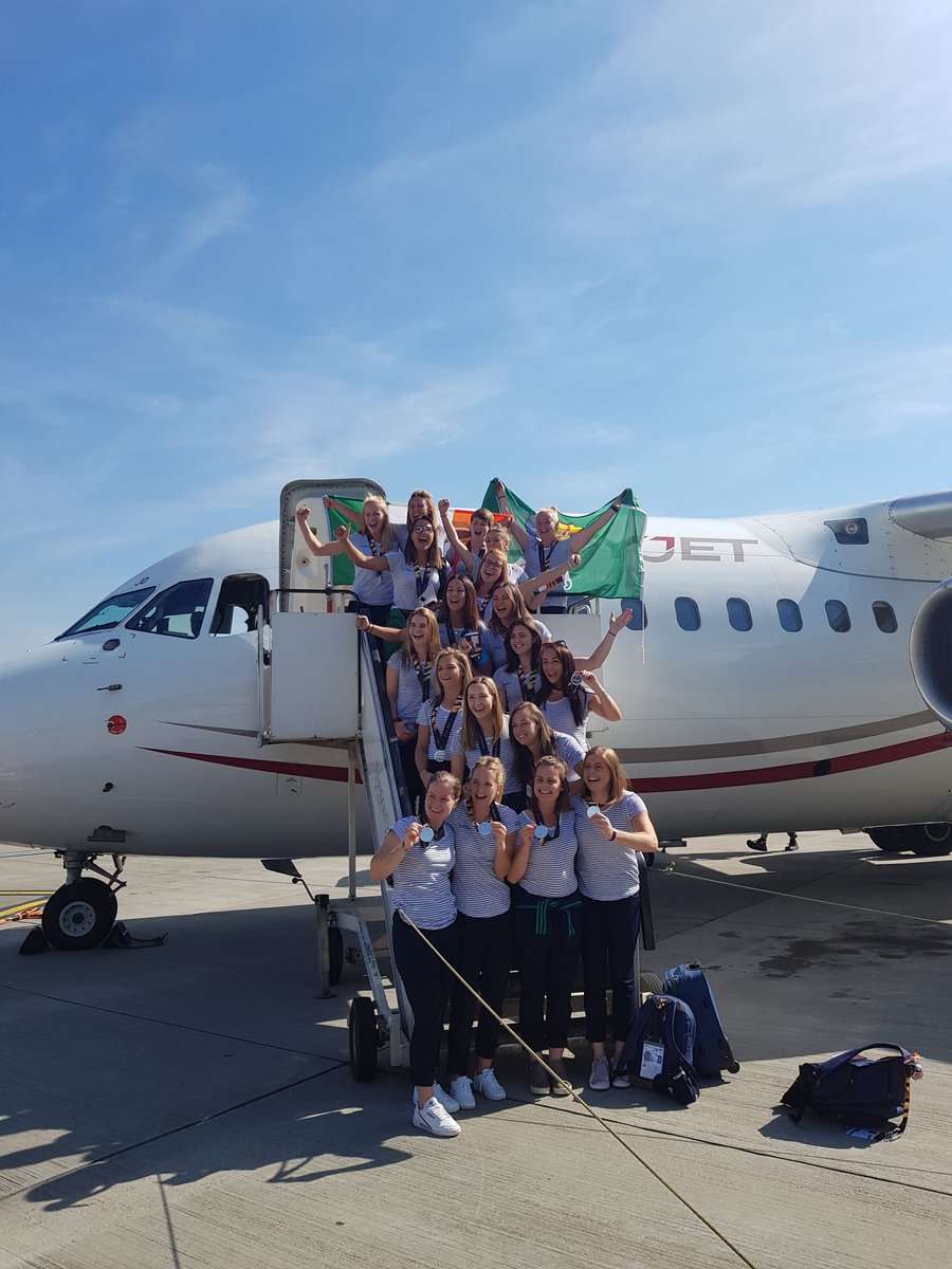 On the way home with our <a href="/irishhockey/">Hockey Ireland</a> heroes #GreenArmy 🛫🛫