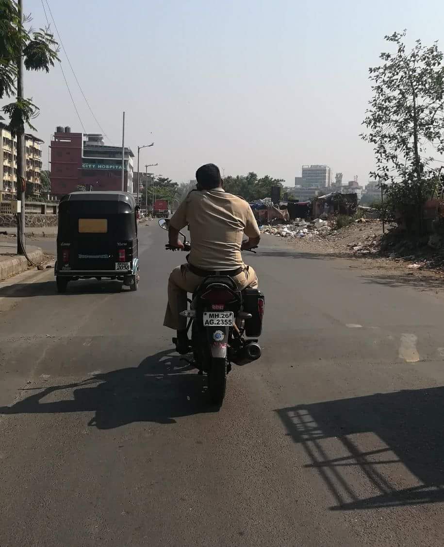 remoFD's tweet image. What do you have to say on this @MumbaiPolice? Are the rules only gor the common man?
Check out the vehicle registration number and catch this cop and then post it on your Twitter handle #dareforyou #dontjustpreach #practiceandpreach