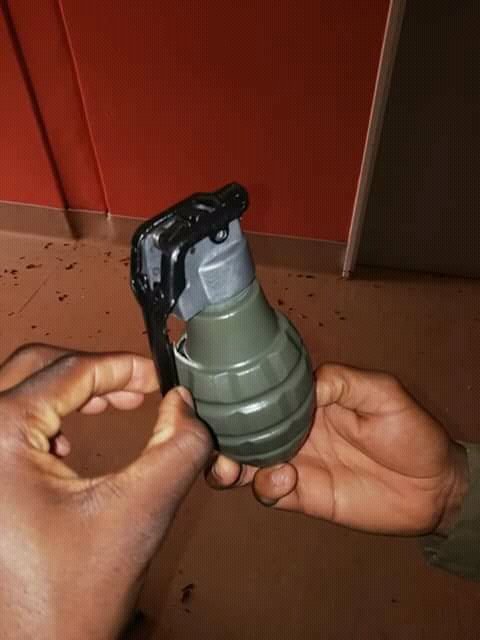 thendo_blackdot's tweet photo. Students are suffering here π₯π in the hands of Mafoko security and the police, brutality at its best.@KCMathoma
#alutacontinue
#UnivenStrike
#225reloaded https://t.co/qIlS5gHYi6