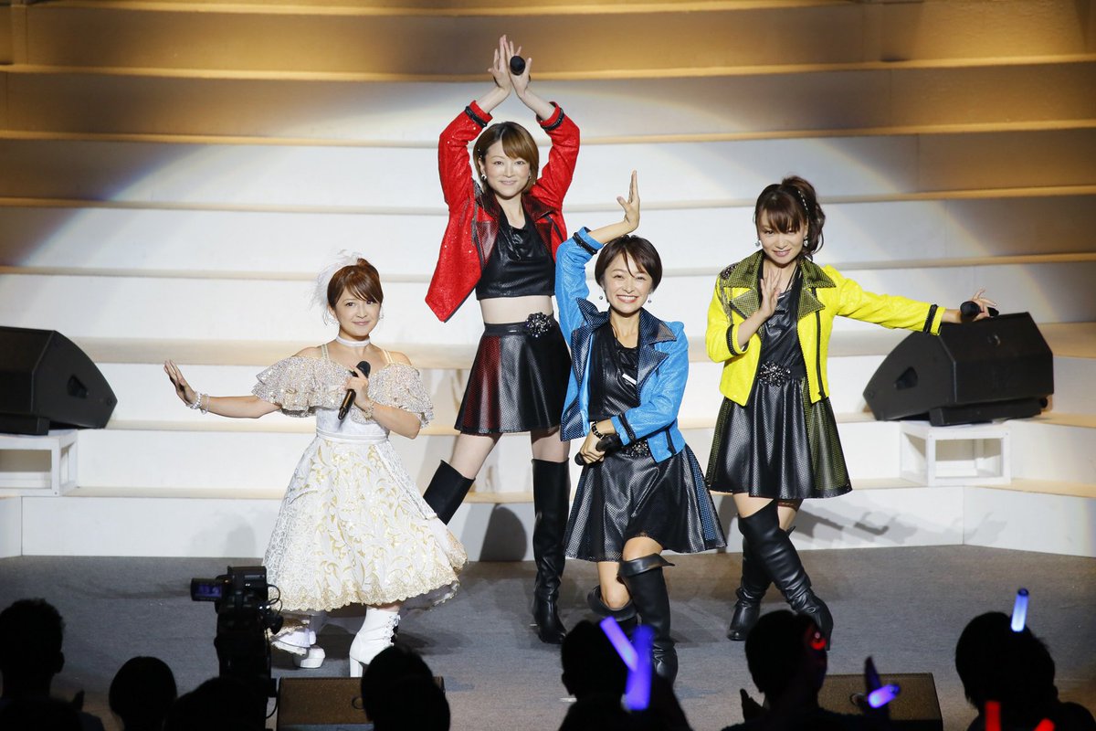 oricon's tweet photo. 【#ハロコン】モー娘。2期の保田・市井・矢口、18年ぶり涙の再集結❗「皆と同じステージに立てて幸せ」
https://t.co/BtYErRDorP

#モー娘 #モー娘OG #保田圭 #市井紗耶香 #矢口真里 #吉澤ひとみ #ハロプロ #アンジュルム #JuiceJuice #カントリーガールズ #こぶしファクトリー #つばきファクトリー https://t.co/ny7VEtExJO