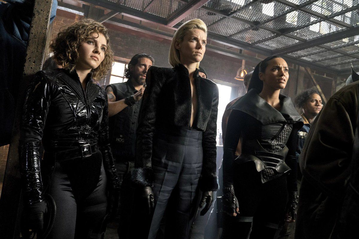 Gotham_Kitty's tweet image. While @BruceBatsWayne_'s away. The girls will play. We are painting this city pink......well black.....well you know. No my limpy @OfBlackUmbrella. No more Riddles from @_EdwardNygma. Gotham is Girl town now. Like or not.